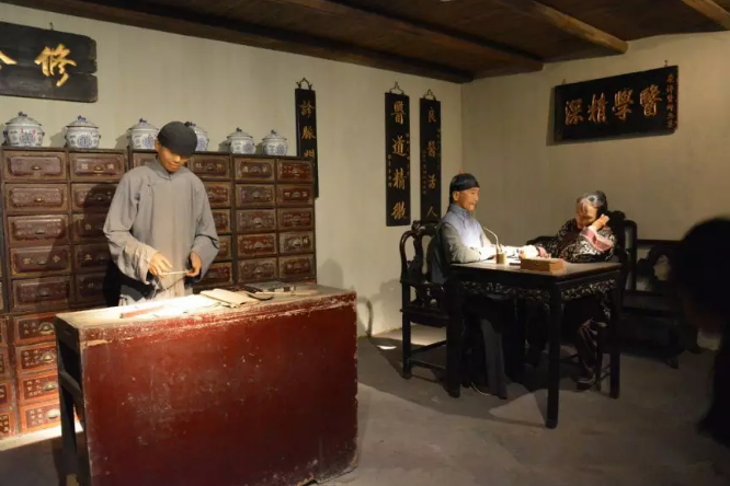 【昆中药杯·最美药店人】我们不生产美，我们是药店圈的星探